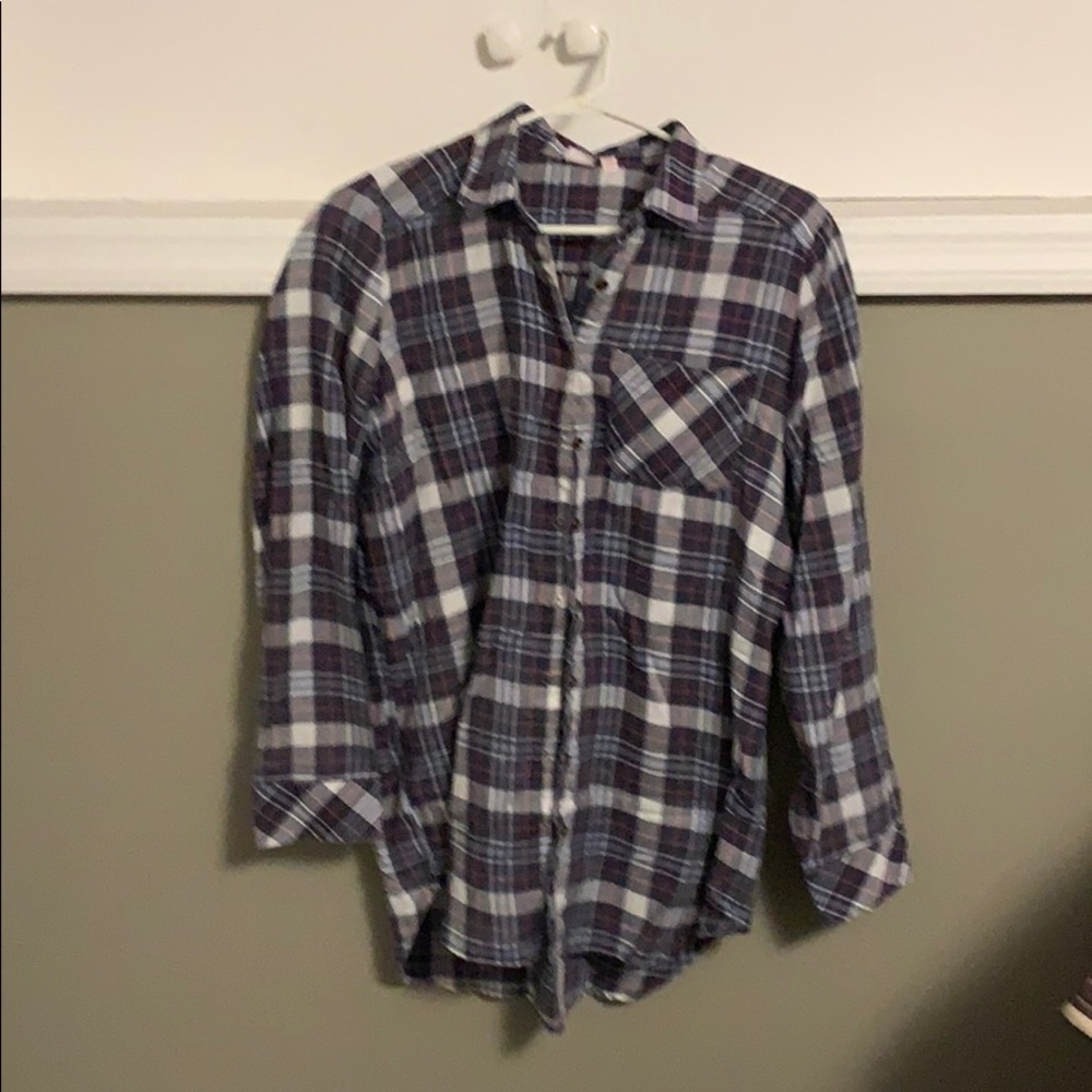Snap down front blouse.